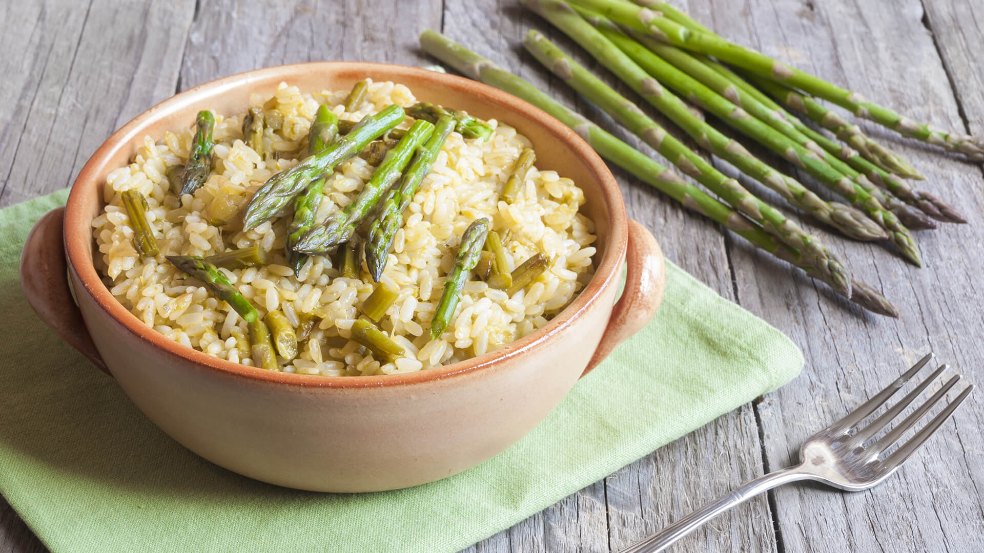 Read more about the article Rețetă: Risotto cu sparanghel