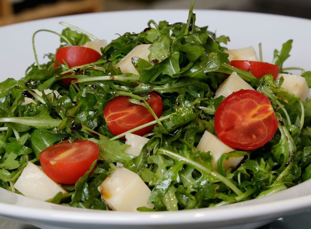 Salata cu Rucola, Parmigiano & Rosii Cherry 3 Salata cu Rucola, Parmigiano & Rosii Cherry